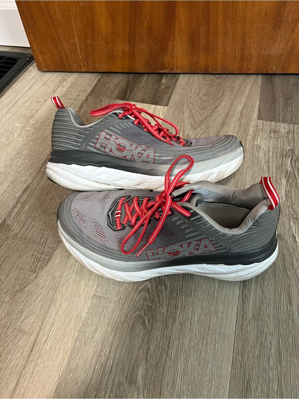 Hoka One One Bondi 6 Men's Size 9 Gray Red Running Shoes 1019269 ASGY Alloy